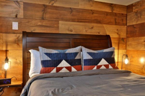 The Mountain Green Nook with Views, Shuttle Bus, Pools, Hot Tub, Gym, Ski Shop, Restaurant